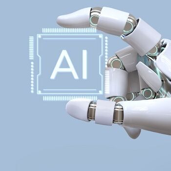 Roboter Arm hält eine CPU mit der Aufschrift "AI"