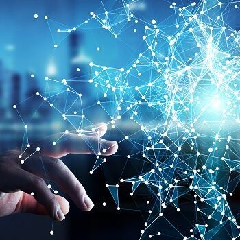 Hand und digitales Netz, Symbolbild KI und Digitalisierung