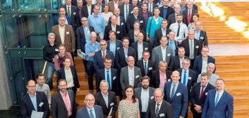 Rund 150 Veranstaltungen im Berichtsjahr, über 20 Innovationsprojekte und das neue Projekt „DigitalMountains“: Bei der jüngsten Versammlung von TechnologyMountains in Tuttlingen wurde den anwesenden Mitgliedsvertretern eine Erfolgsbilanz vorgelegt. © TechnologyMountains