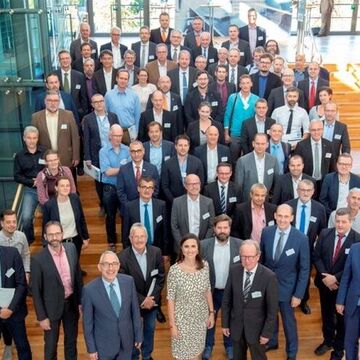 Rund 150 Veranstaltungen im Berichtsjahr, über 20 Innovationsprojekte und das neue Projekt „DigitalMountains“: Bei der jüngsten Versammlung von TechnologyMountains in Tuttlingen wurde den anwesenden Mitgliedsvertretern eine Erfolgsbilanz vorgelegt. © TechnologyMountains