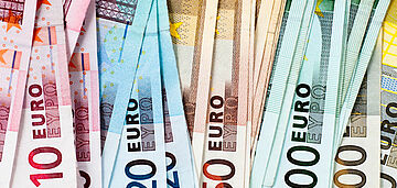 Euro-Geldscheine von 10 bis 200 Euro.