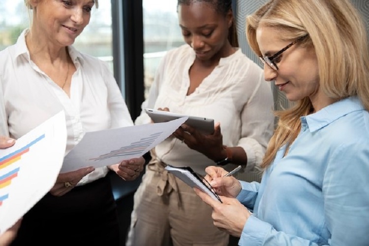 Drei Frauen bei der Arbeit