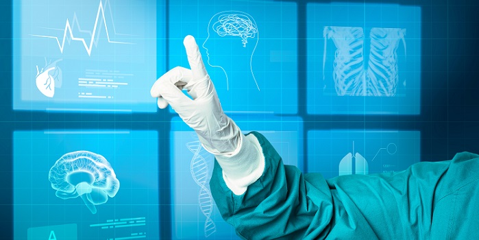 Hand mit medizinischem Einmalhandschuh vor schwebenden Holographischen Displays welche verschiedene Körperteile und Messwerte vereinfacht Darstellen  