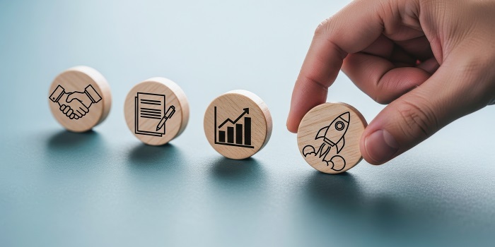 Entwicklung eines Wachstumsplans für den Erfolg von Start-ups im Bereich Geschäftsstrategie – Auswahl des Raketen-Symbols für Innovation
