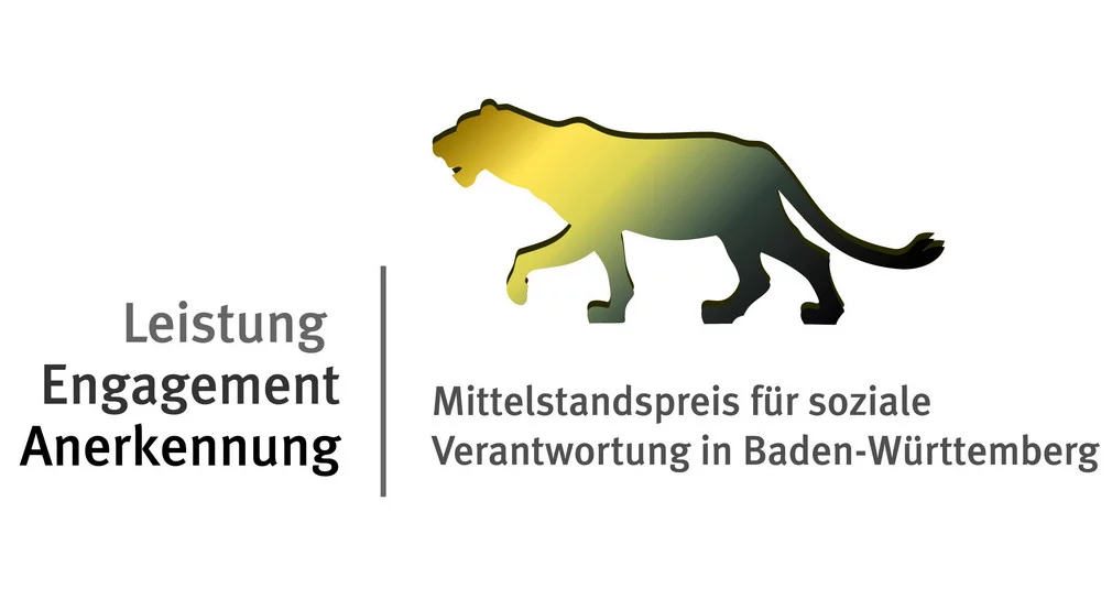 goldener Löwe mit dem Text Mittelstandspreis für soziale Verantwortung in BW